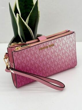 MICHAEL KORS Jet Set Large Signature Ombre Logo Wristlet Wallet CARNATION